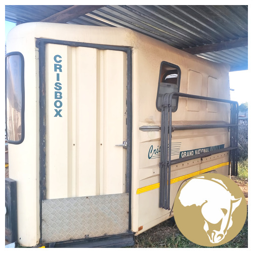 Grand National Crisbox 2 Berth - with temporary paddocks